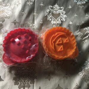 Shape meat pie cutter